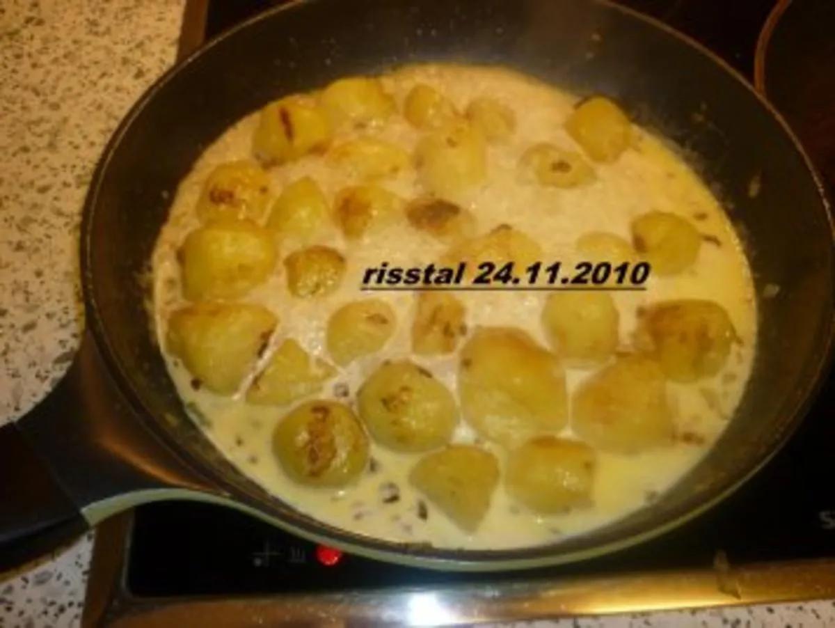 Sahnekartoffeln mit kleine Kartoffeln -festkochend- und Butter oder ...