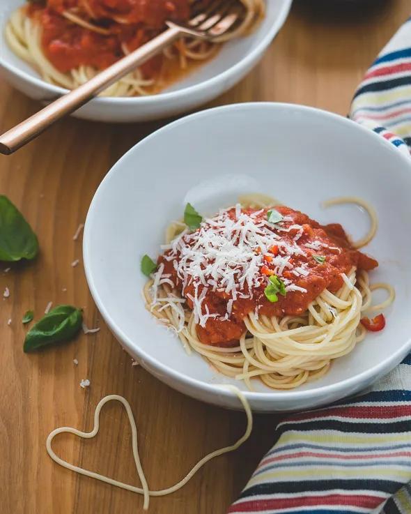 Schnelle Scharfe Spaghetti Arrabiata — Rezepte Suchen