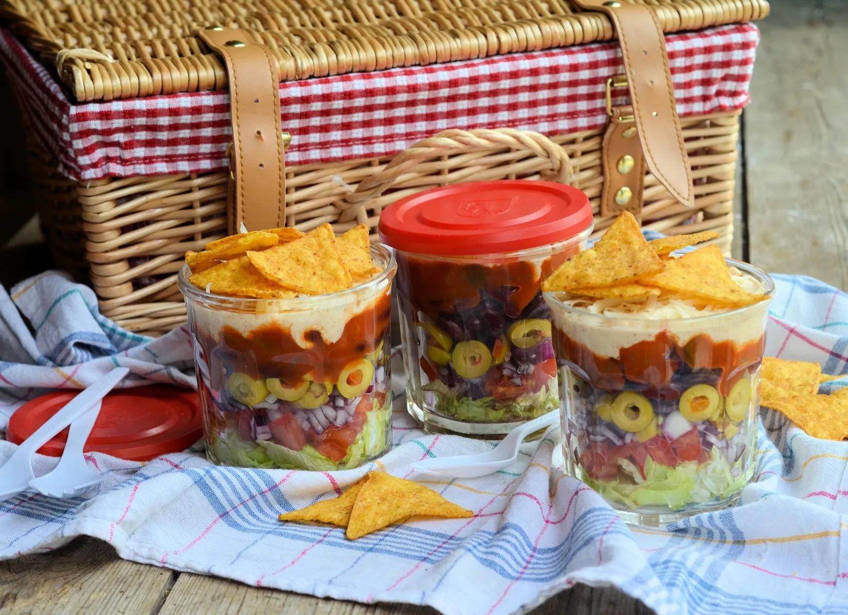 Picnics, Lunch Box and Barbecue Salad Idea: Layered Picnic Salads in a ...