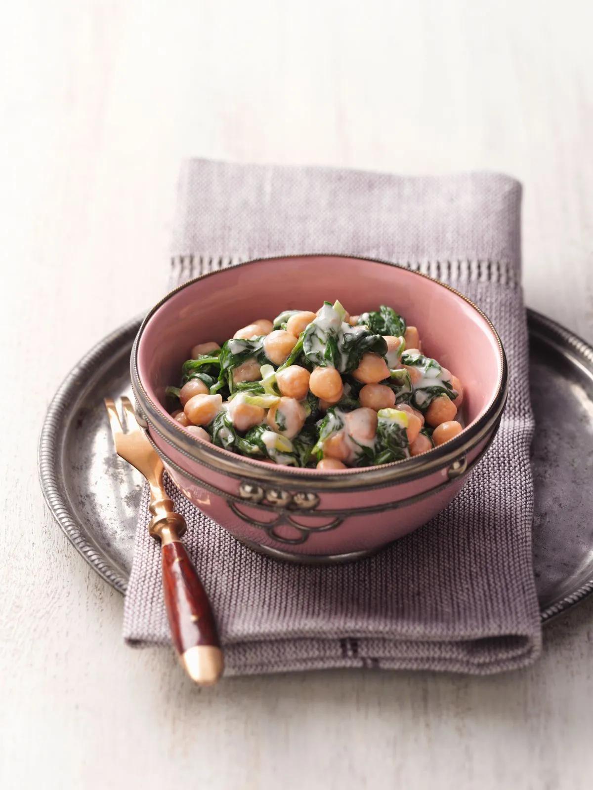 Kichererbsen-Spinat-Salat mit Tahin-Dressing Rezept | EAT SMARTER