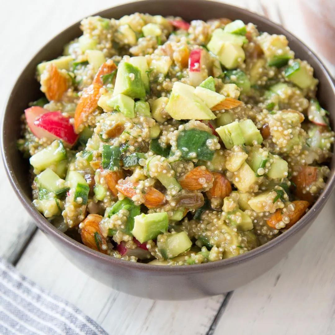 Quinoa-Salat mit Avocado und Radieschen | Rezept | Quinoa salat mit ...