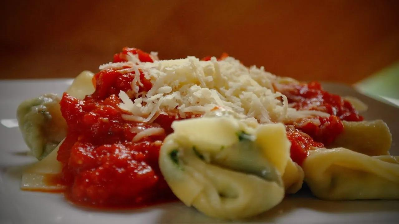 Hauptspeise | Hausgemachte Tortellini mit Ricotta-Spinat Füllung an ...