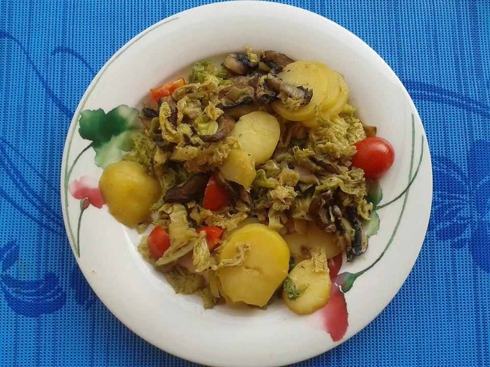 Kartoffelpfanne mit Pilzen und Wirsing von esdee| Chefkoch
