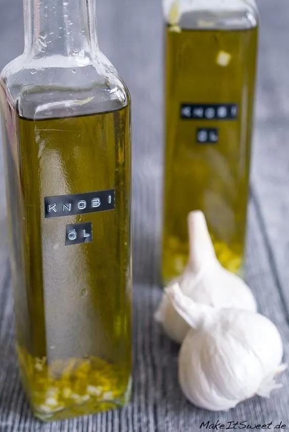 Knoblauchöl selbstgemacht Rezept Geschenk aus der Küche Chili Bar ...