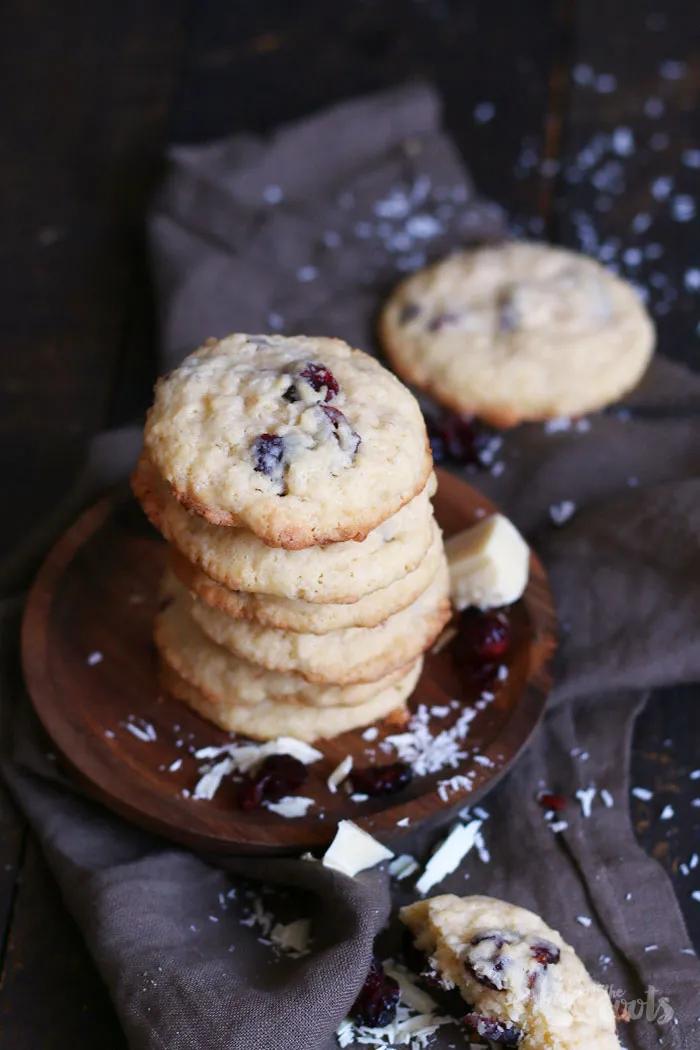 Cranberry Kokos Cookies mit weißer Schokolade | Bake to the roots