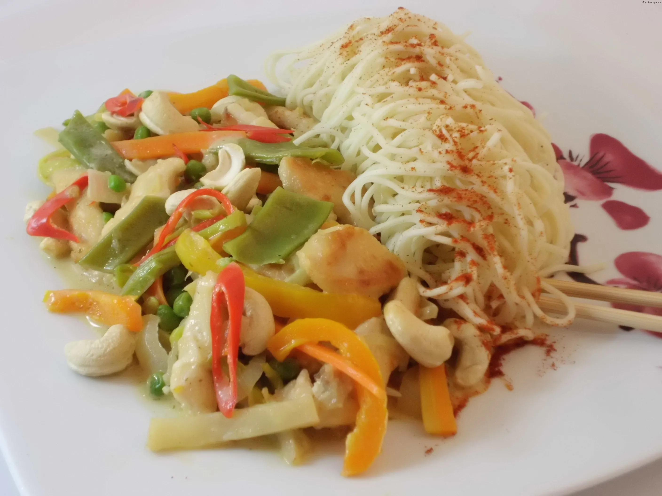 Thai Wok mit zartem Gemüse,Hähnchenstreifen,Kokossauce