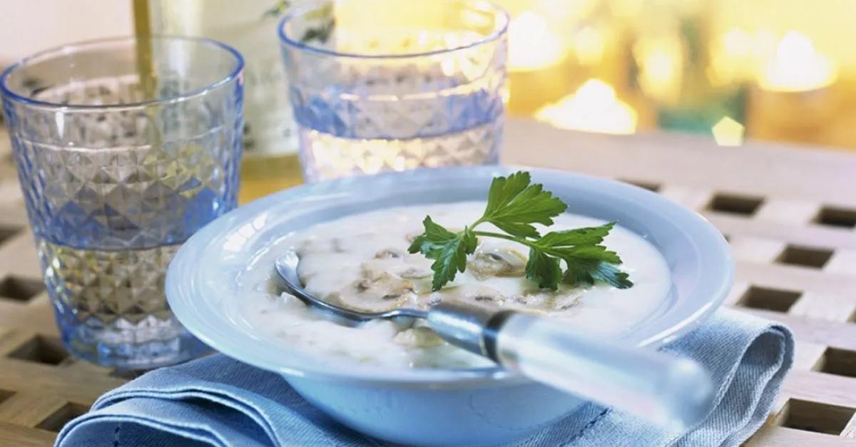 Schnelle Champignonsuppe Rezept | EAT SMARTER