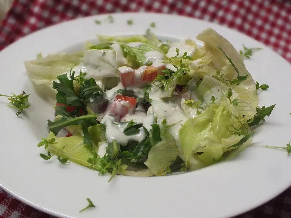 Salatdressing - passt zu fast allen grünen Salaten von Bezaubern | Chefkoch
