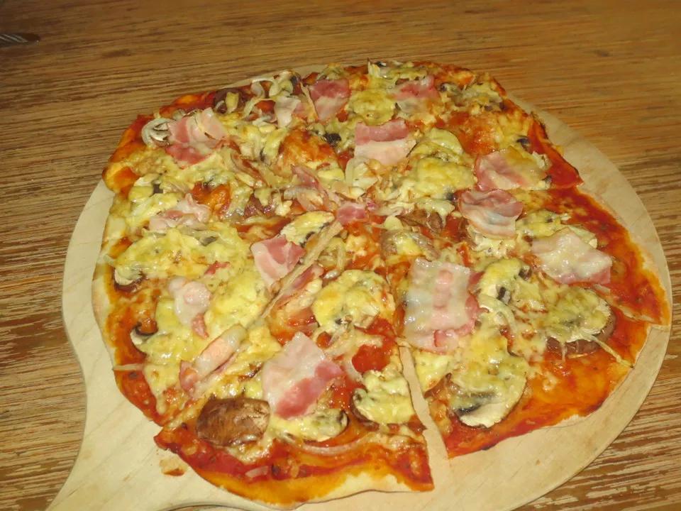 Schinken-Pilz-Pizza von McMoe | Chefkoch.de