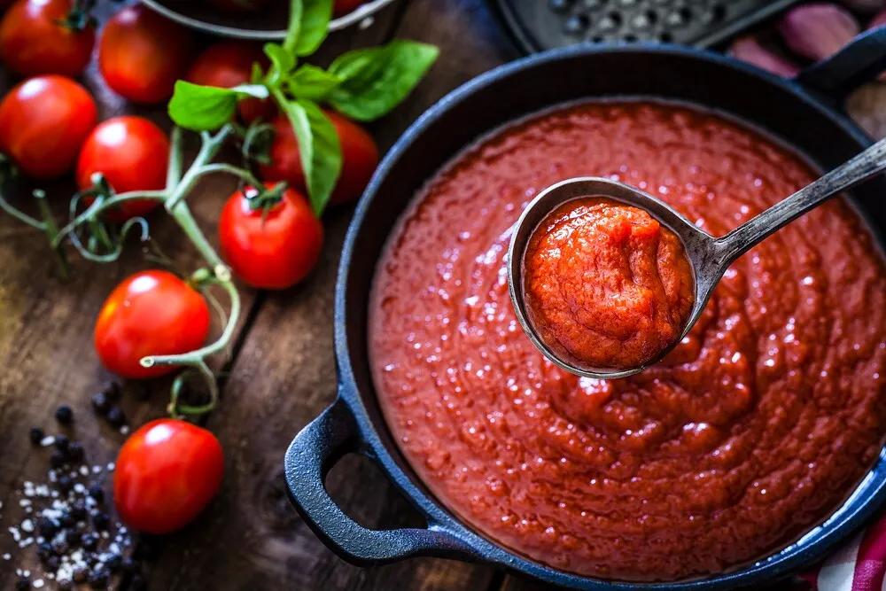 Grundrezept für frische und leckere Tomatensauce | Rezept | Tomatensoße ...
