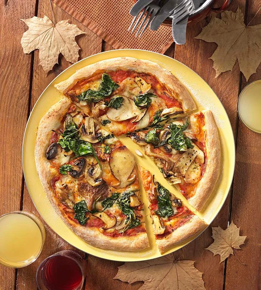 Herbstliche Pizza mit Pilzen und Spinat | Tante Fanny