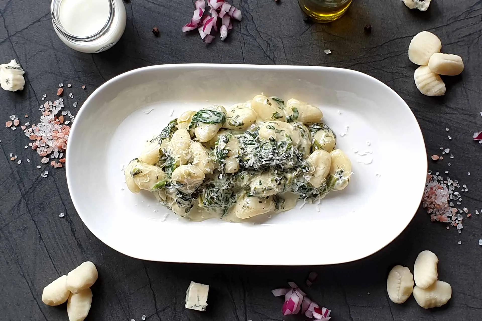 Gnocchi mit Spinat in Gorgonzolasauce - Fertig in 25 Minuten