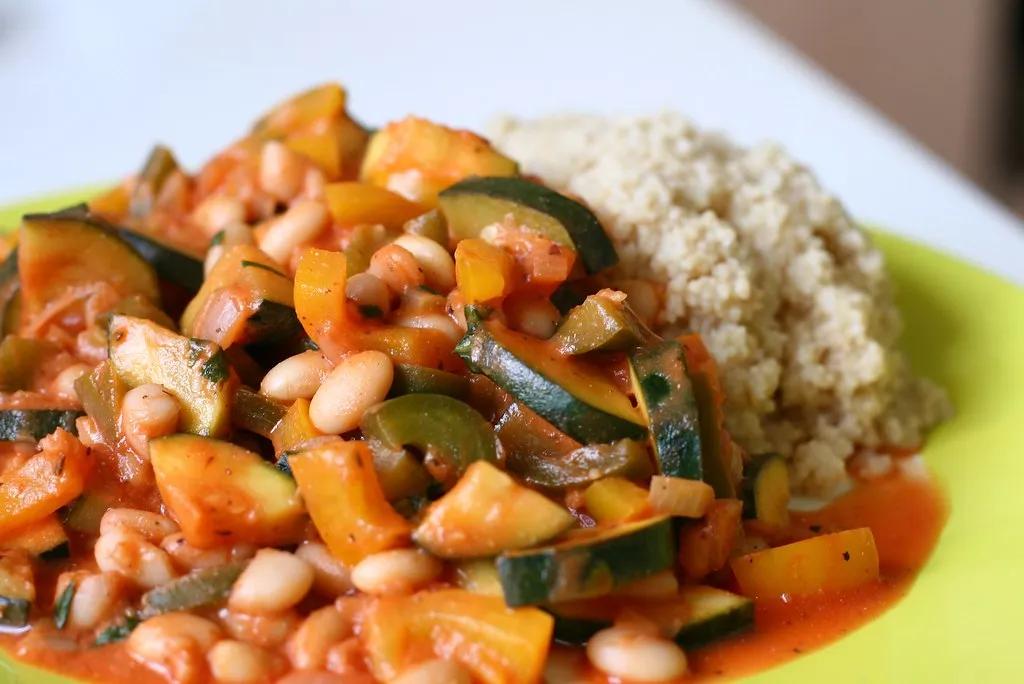 Vegetables, Beans &amp; Couscous | Zucchini, Paprika, weiße Bohn… | Flickr