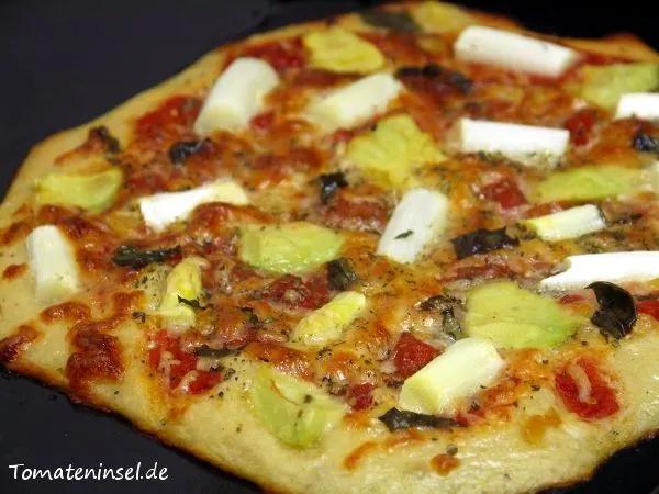 Kartoffelpizza mit Spargel und Avocado | Kartoffelpizza, Vegetarische ...