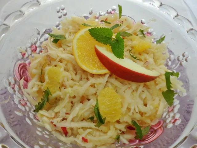 Selleriesalat mit Apfel, Orange und Dijondressing