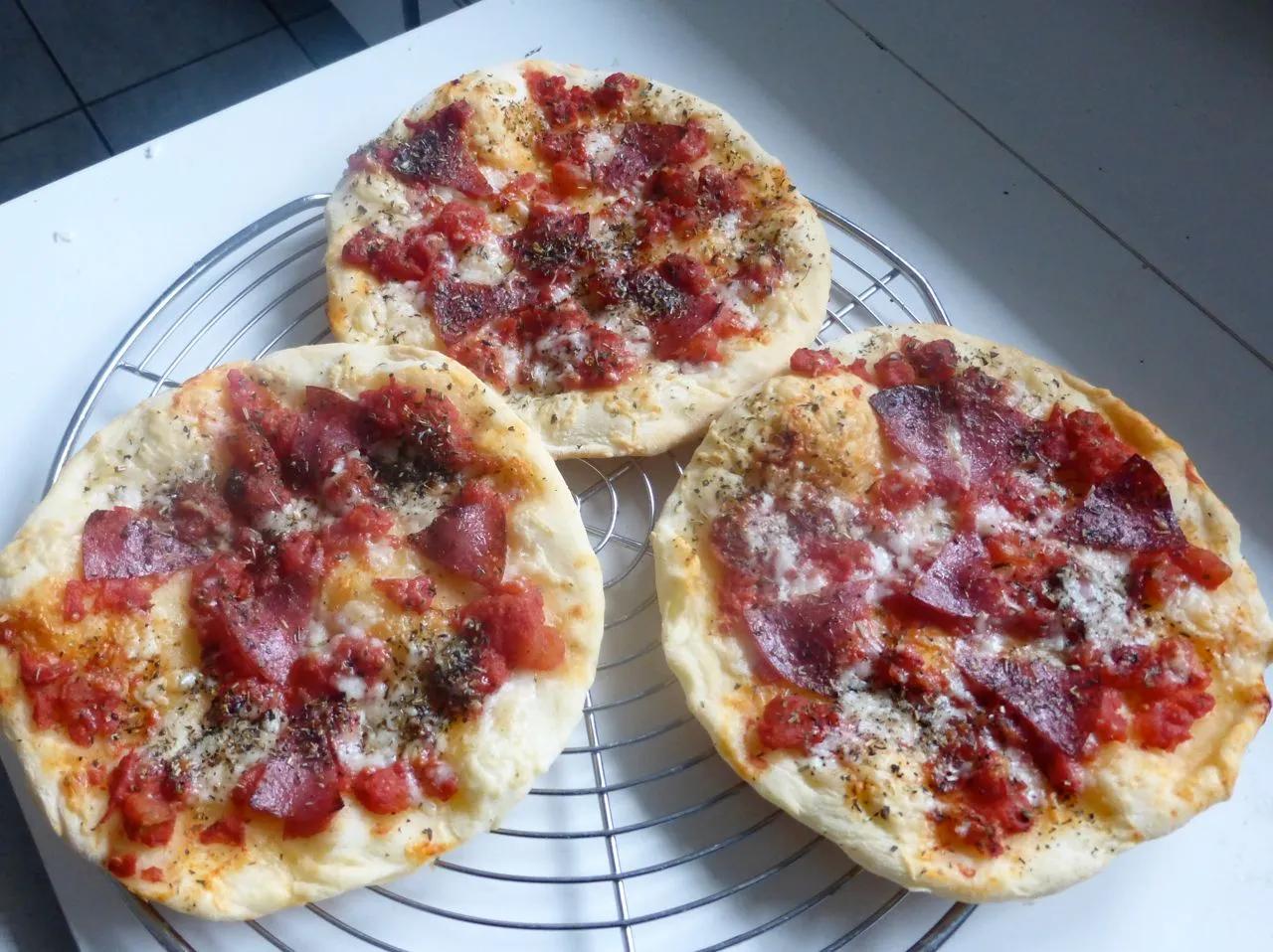 Pizza mit Quark-Ölteig. Trudels glutenfreies Kochbuch