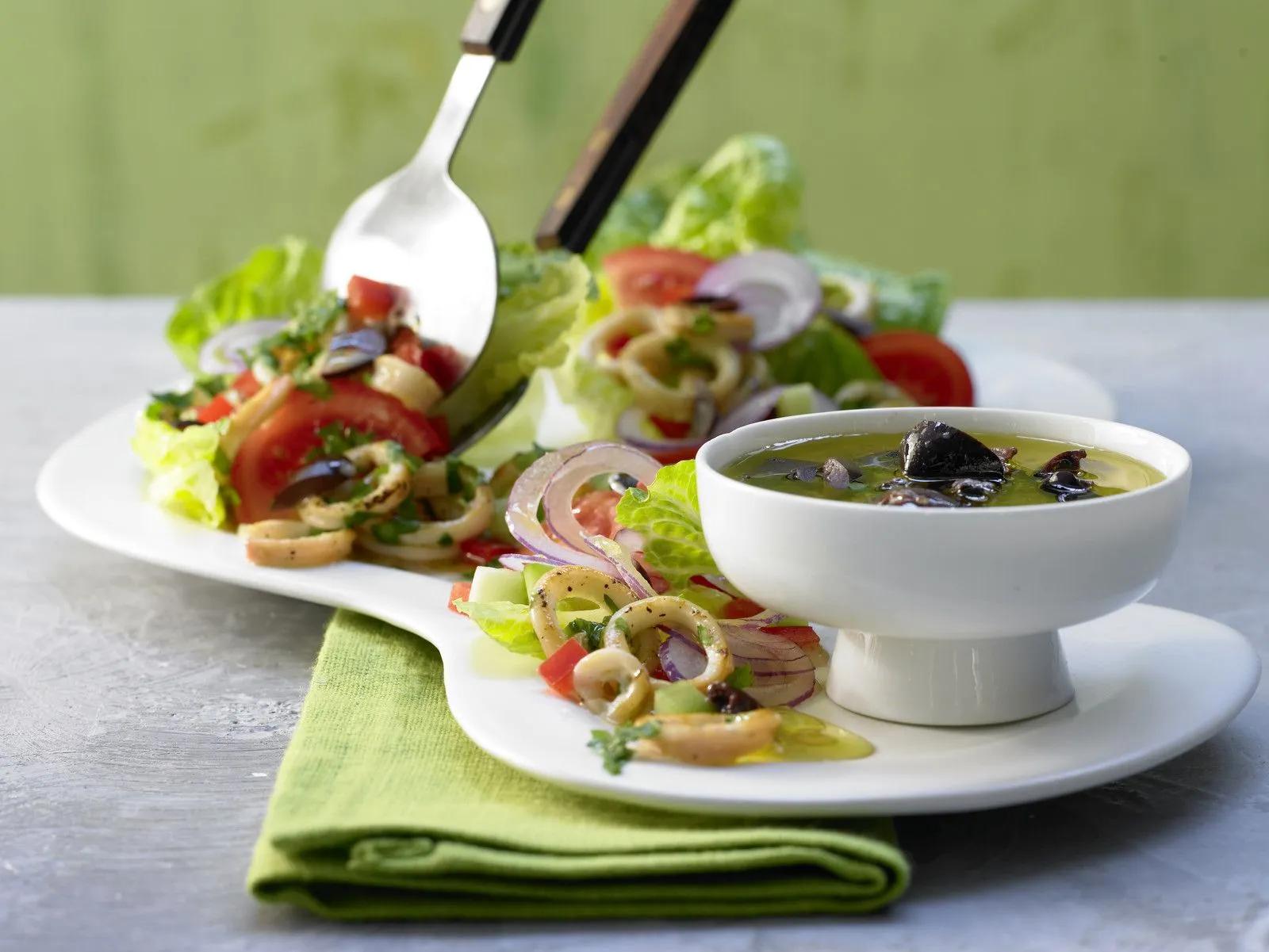 Griechischer Tintenfischsalat Rezept | EAT SMARTER