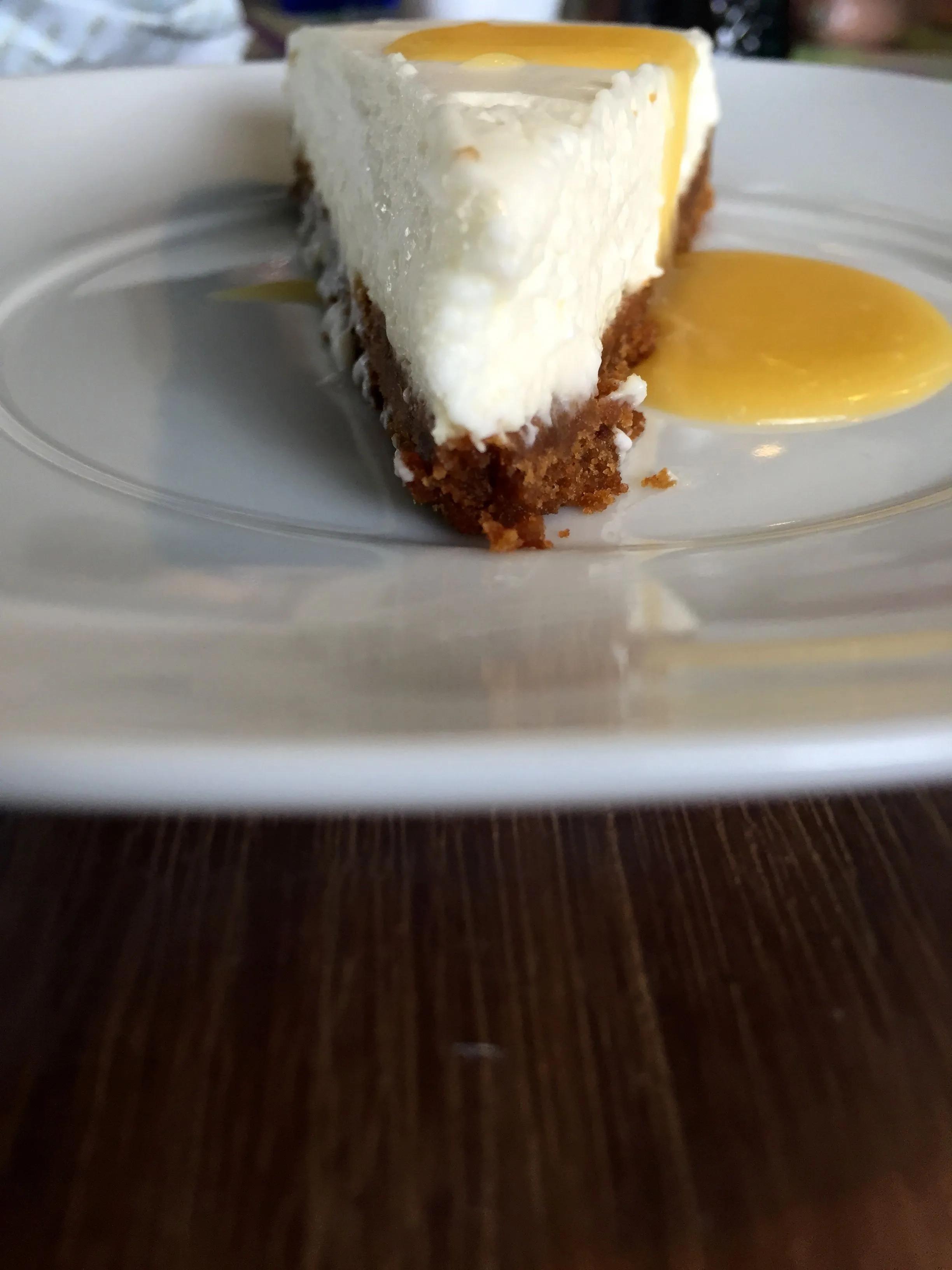 NY Cheesecake mit Zitronensauce dessert | Rezept | Zitronensauce, New ...