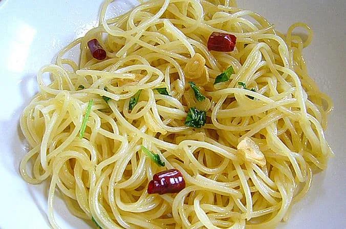 Spaghetti mit Knoblauch und Olivenöl (Aglio e Olio) | Rezepte