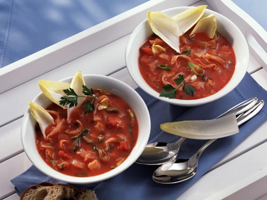Schnelle Chicorée-Tomaten-Suppe - einfach &amp; lecker | DasKochrezept.de