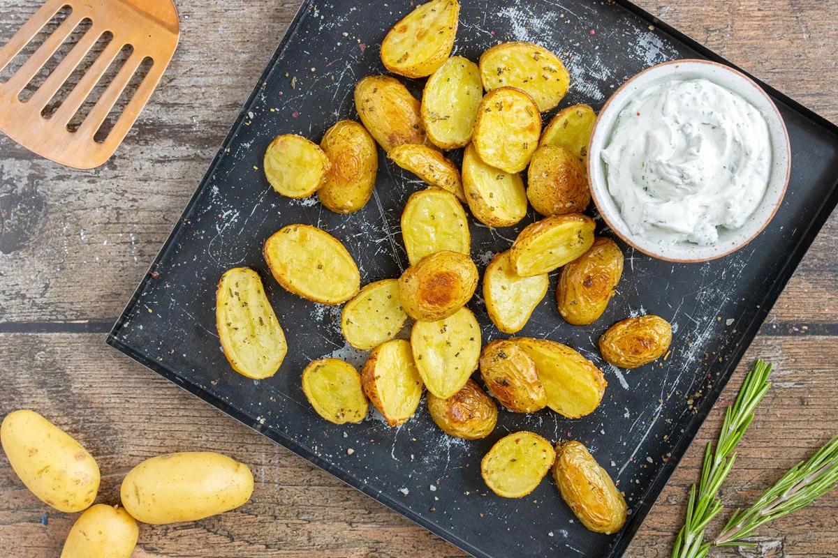 Rosmarinkartoffeln im Backofen zubereiten | Rezept - eat.de