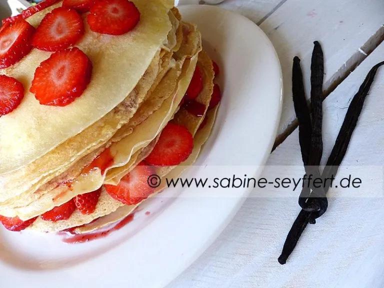 Lieblingsessen: Selbst gemachte Pfannkuchentorte mit frischen Erdbeeren ...