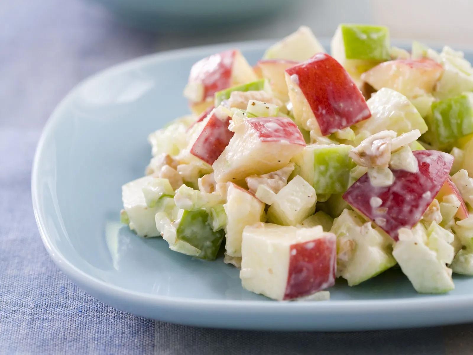 Apfel-Sellerie-Salat Rezept | EAT SMARTER