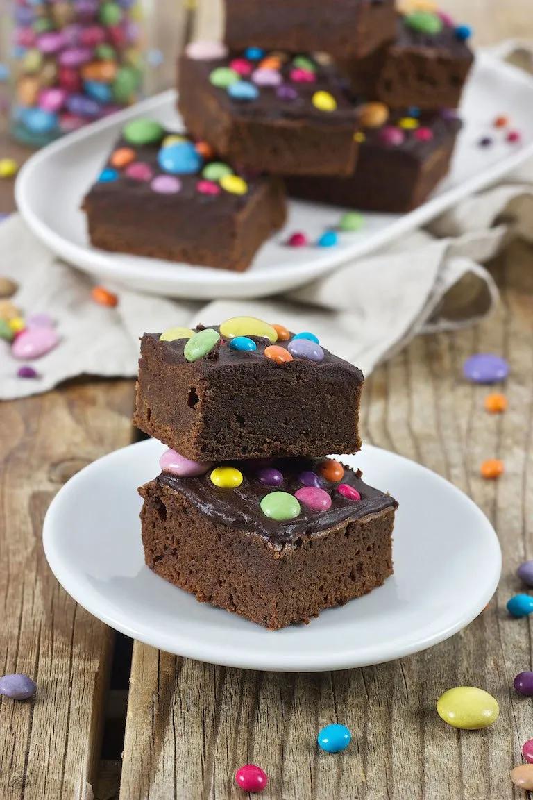 Saftige Brownies mit Smarties - Rezept - Sweets &amp; Lifestyle®