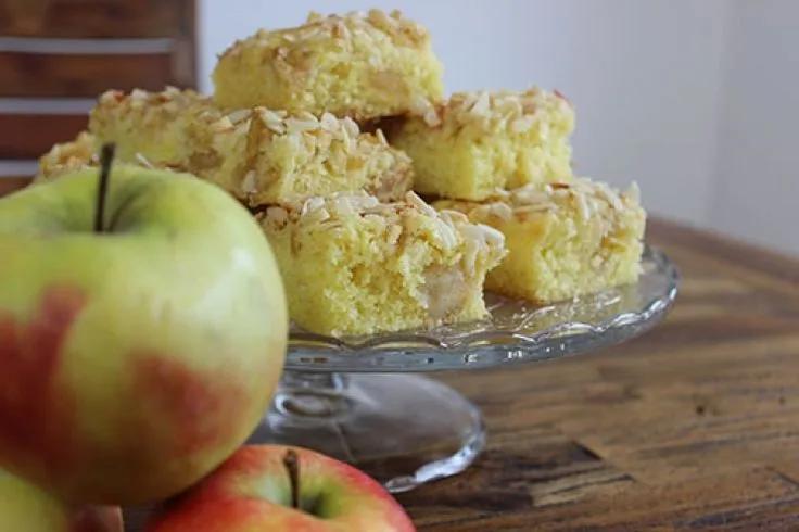 Sallys Blog - Apfelkuchen mit Marzipan und Mandelsplittern ...