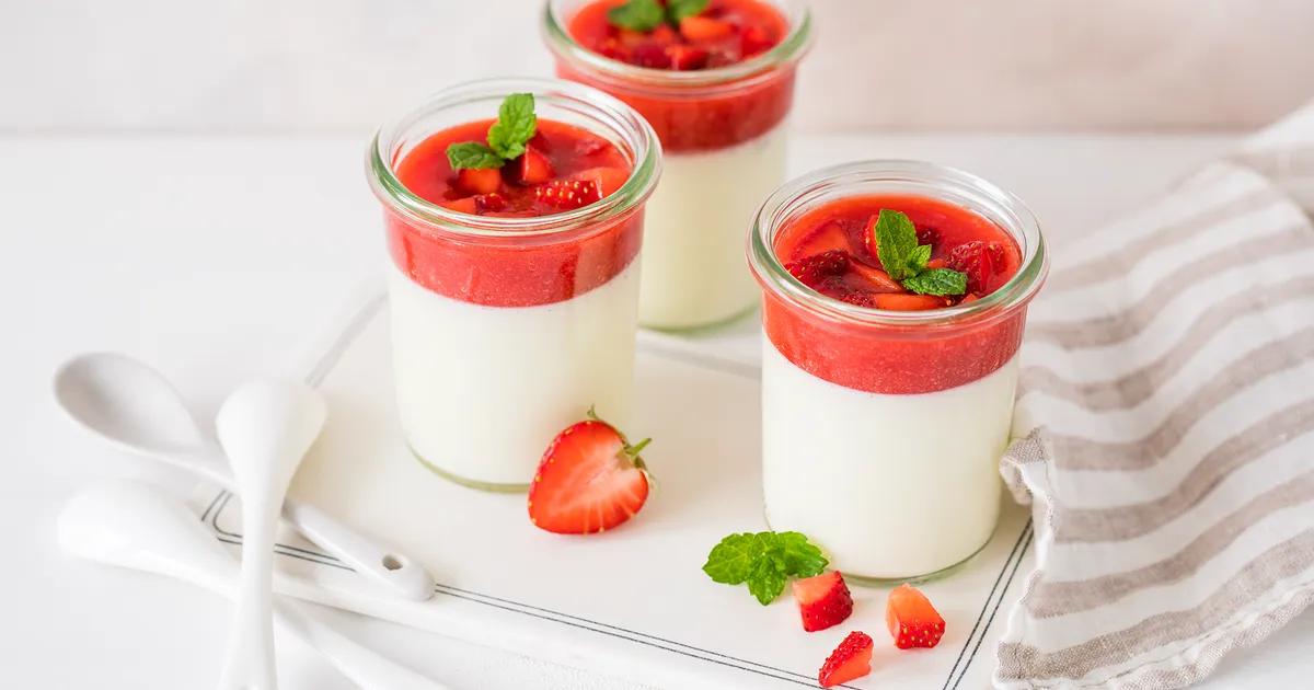 Erdbeer-Panna Cotta mit Gelatine | Einfach Backen