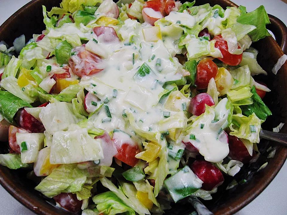 Bunter Salat mit Joghurtdressing von goldeneshufeisen | Chefkoch