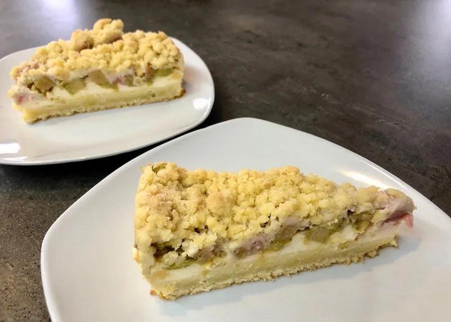 Rhabarberkuchen mit Pudding und Streusel | Rezept - Reise-Mama