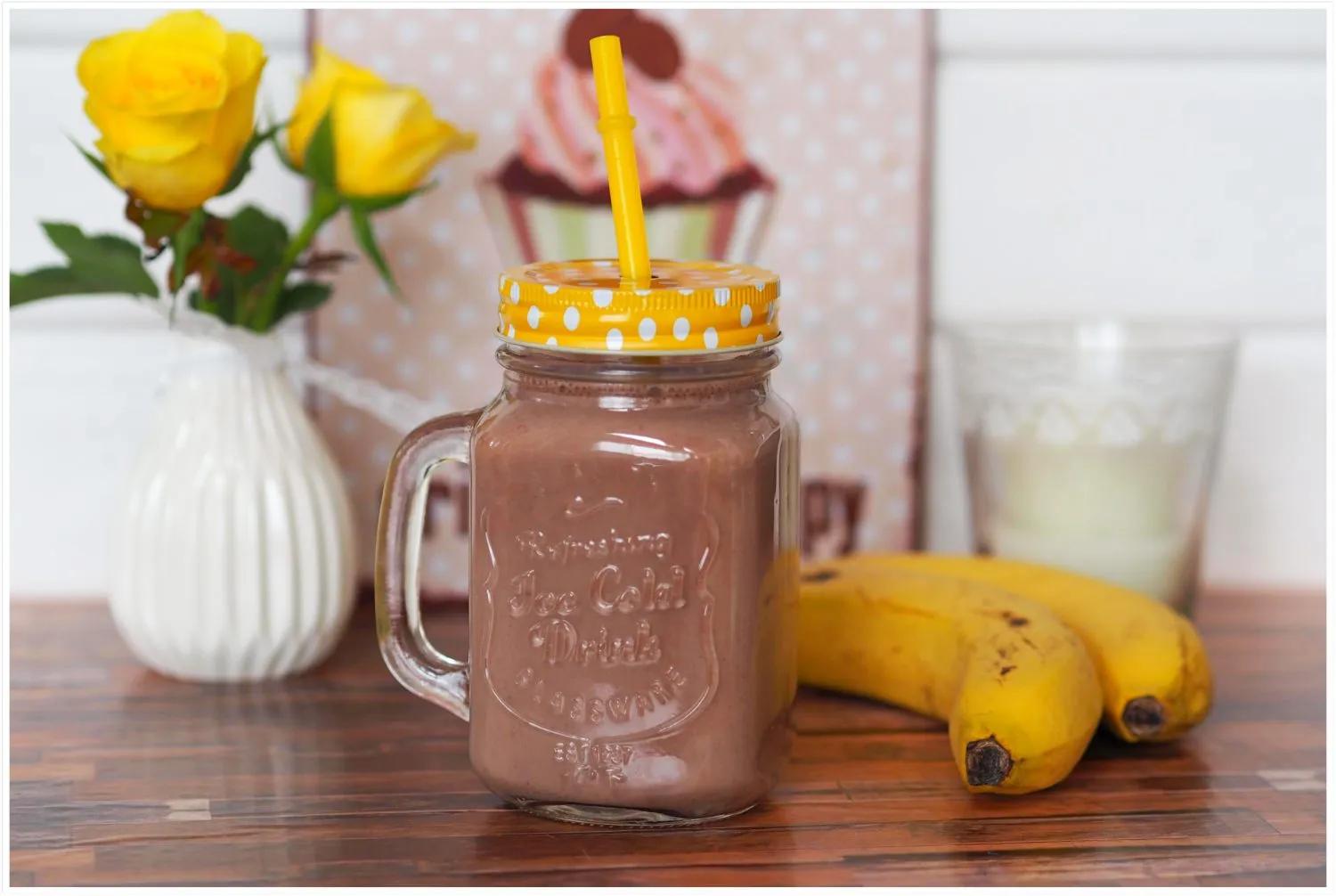 Schoko-Bananen-Milchshake mit selbstgemachtem Kakaopulver - Wiewowasistgut