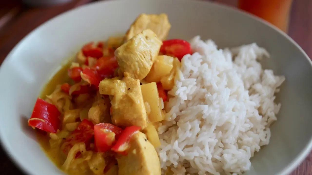Rezept Hähnchen Ananas Curry mit Reis und Paprika - YouTube