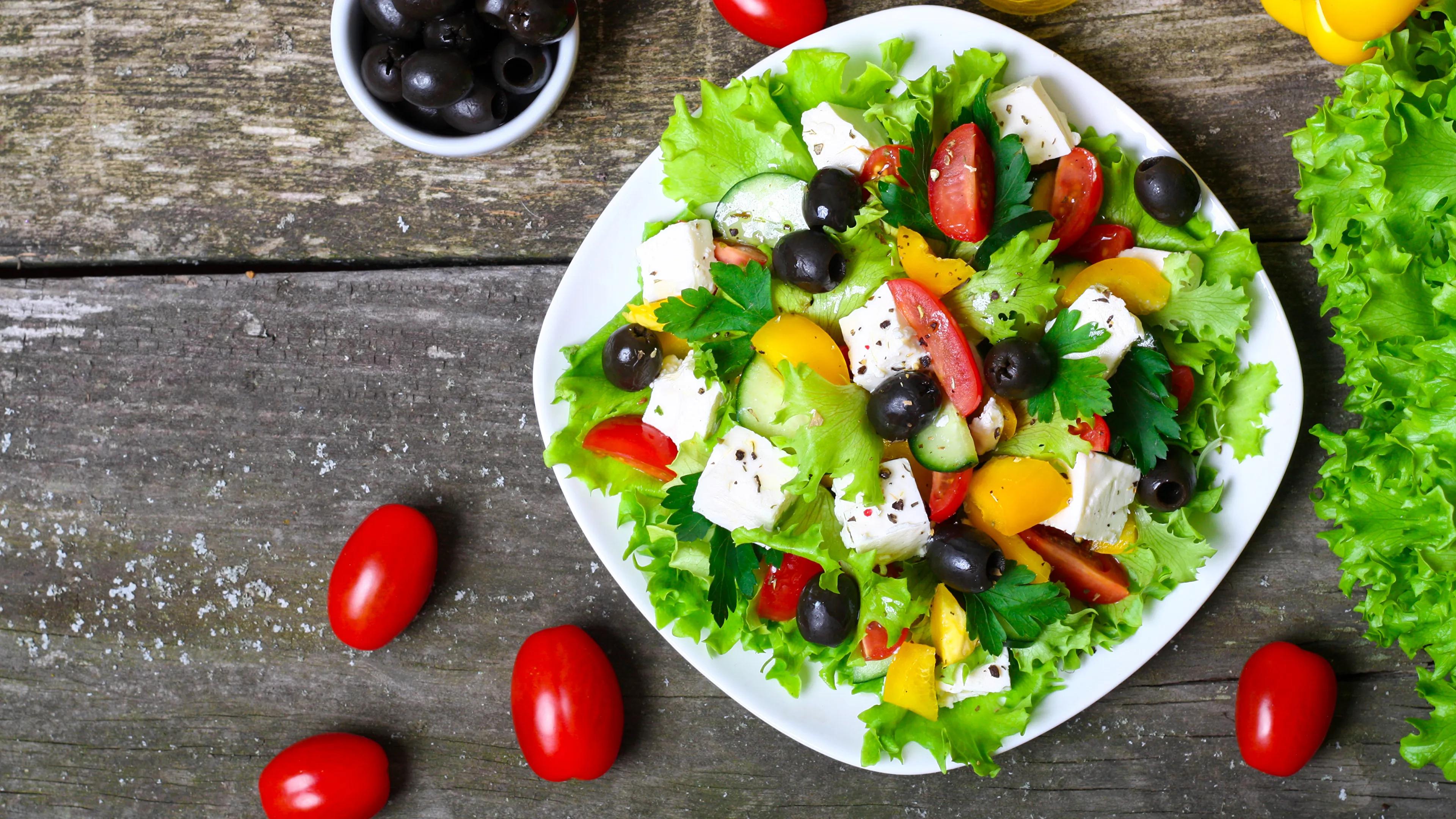 Bilder von Oliven Tomaten Salat Teller Gemüse das Essen 3840x2160