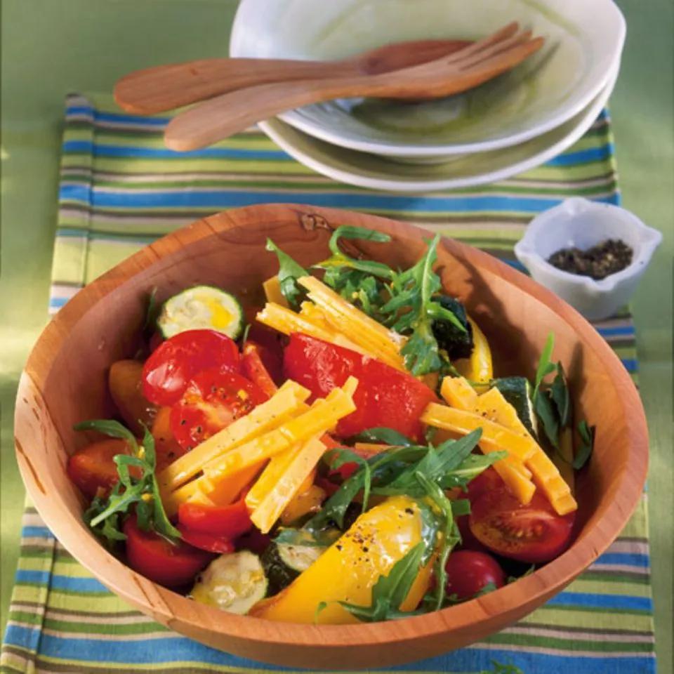 Bunter Salat mit Cheddar Rezept - [ESSEN UND TRINKEN]