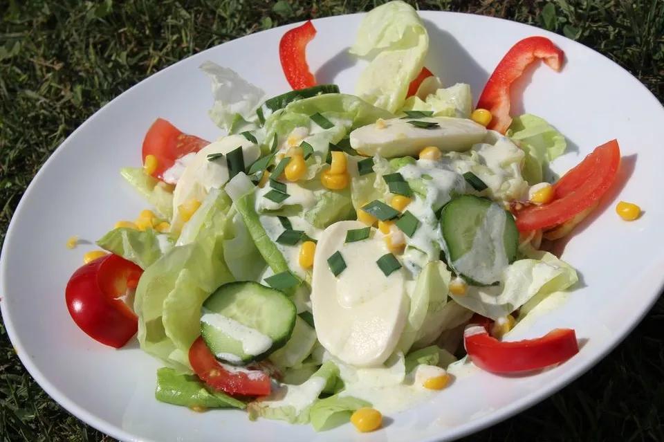 Gemischter Salat mit Joghurt-Dressing von deryaa9178 | Chefkoch