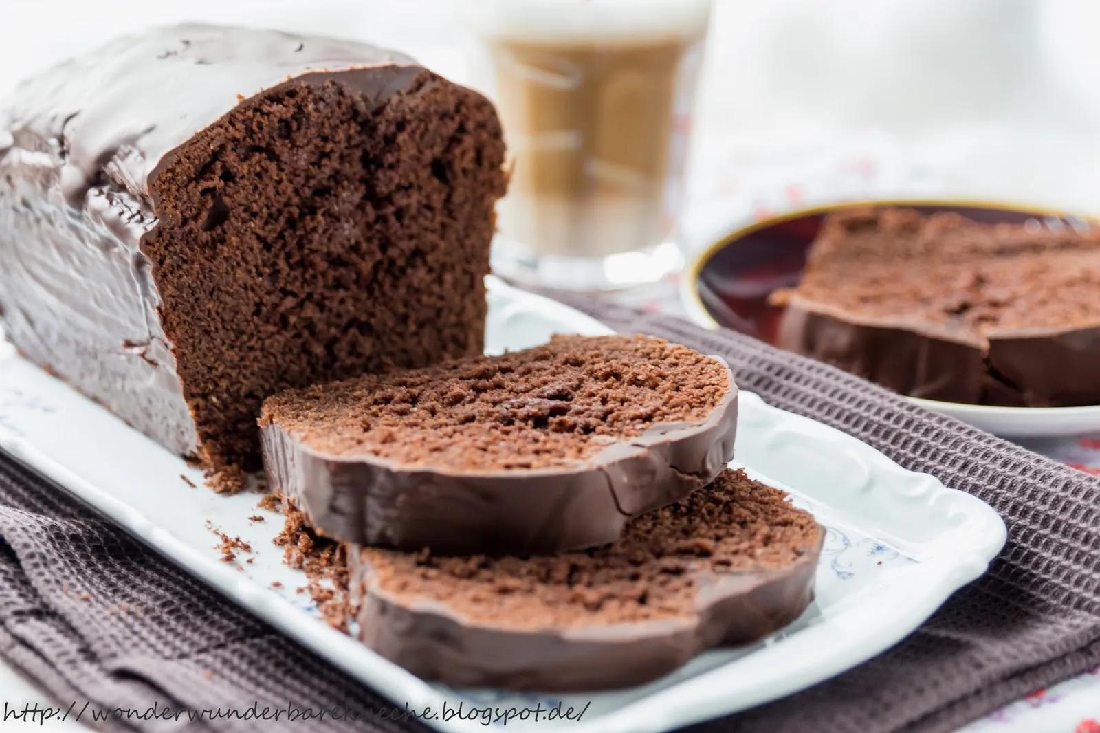 Schokoladenkuchen mit Vollkornmehl aus der Kastenform