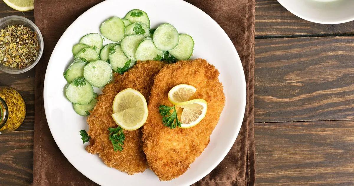 kalorienarme lieblingsgerichte - Wiener Schnitzel mit Gurkensalat ...