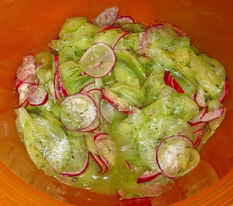 Radieschen - Gurken Salat von hobbykoechin | Chefkoch.de