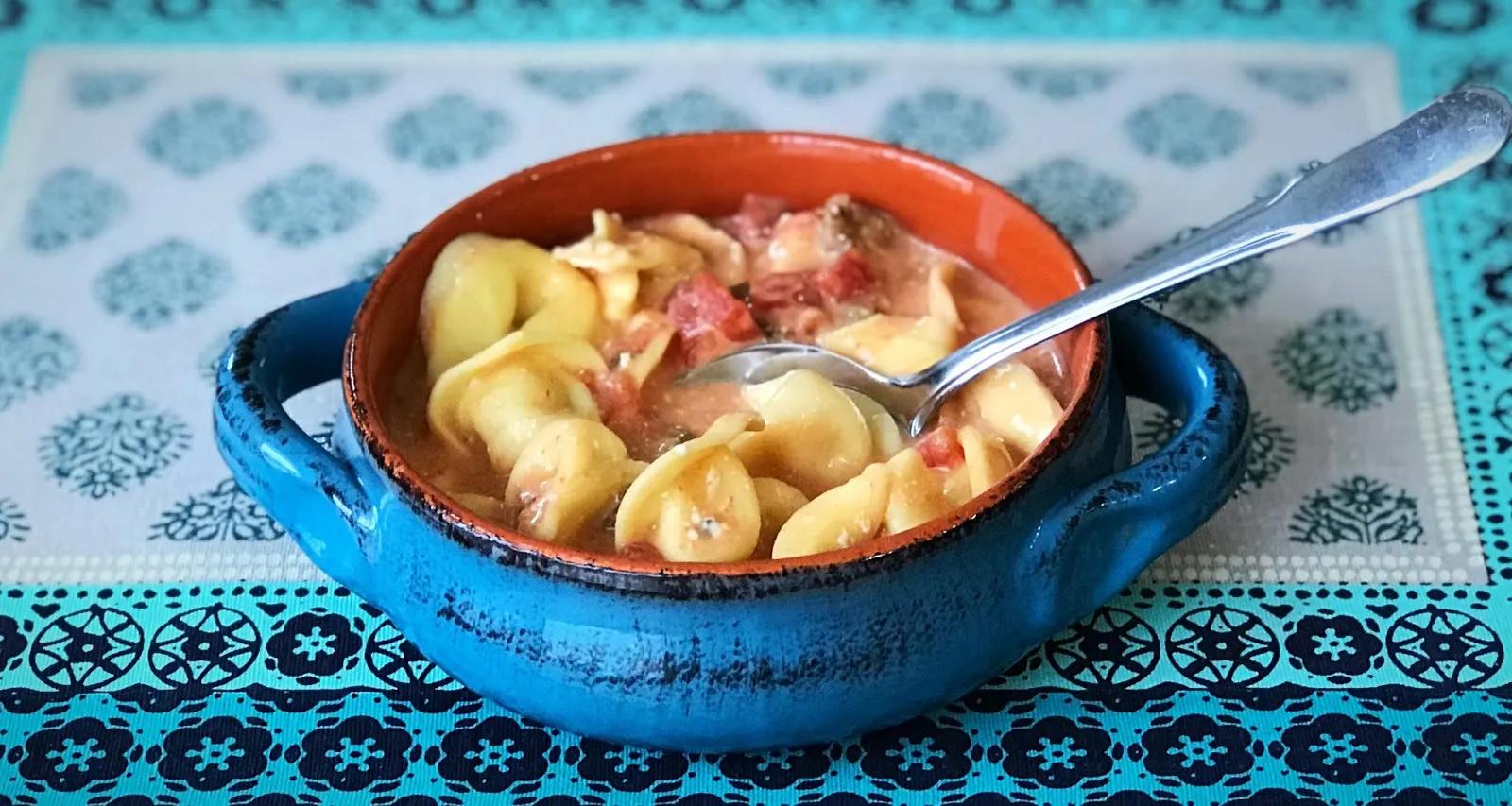 Points In My Life: Slow Cooker Italian Sausage Cheese Tortellini Soup
