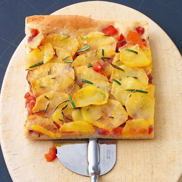 Kartoffel-Pizza mit Rosmarinöl Rezept | Küchengötter