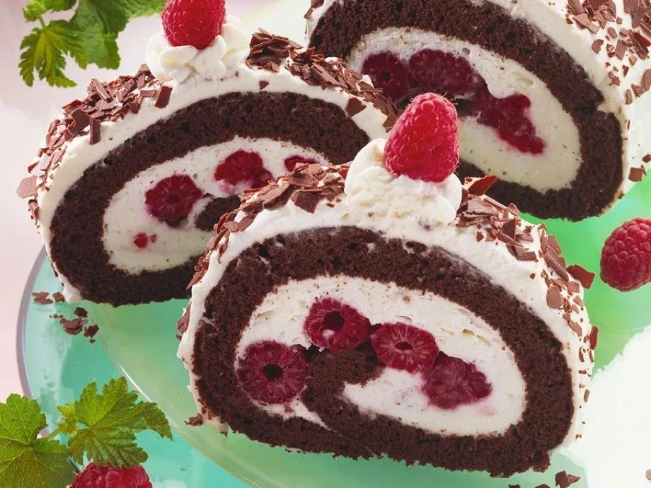 Schoko-himbeer-Roulade | Rezept | Himbeeren, Kuchen und torten rezepte ...