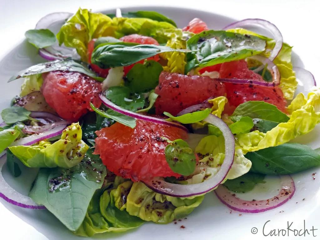 Grapefruit-Salat mit Brunnenkresse, Basilikum und Sumachdressing ...