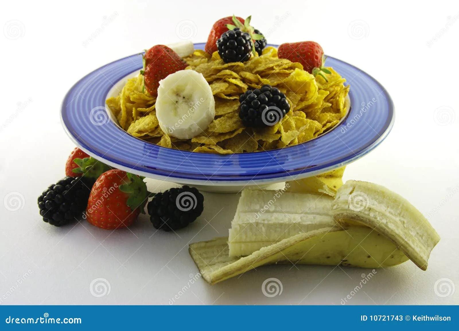 Cornflakes Et Fruit Dans Une Cuvette Bleue Avec La Banane Image stock ...