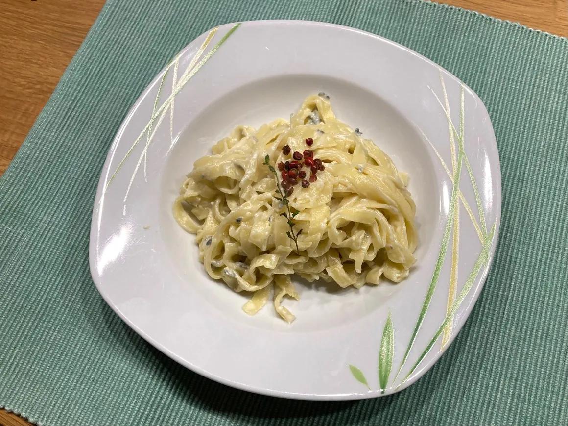 Pasta mit Gorgonzolasauce - Rezept | GuteKueche.de