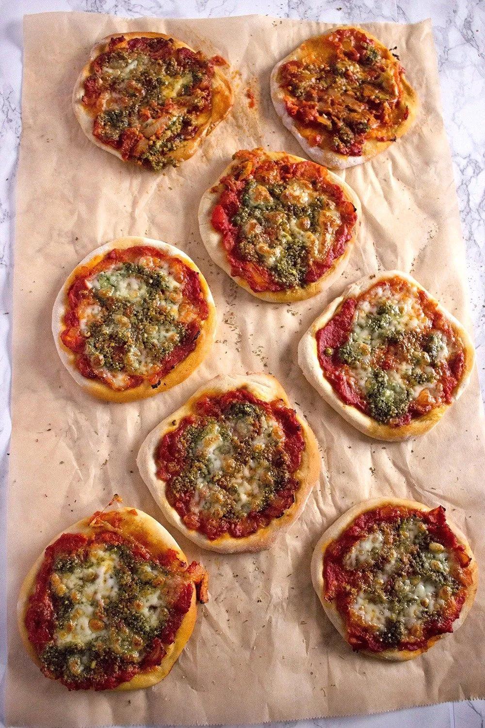 Try out these super cute mini pizzas. You could have chicken or pesto ...