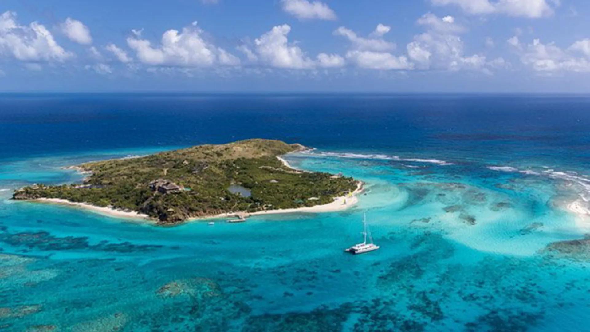 Destination Karibik: Mit der Yacht im türkisblauem Meer