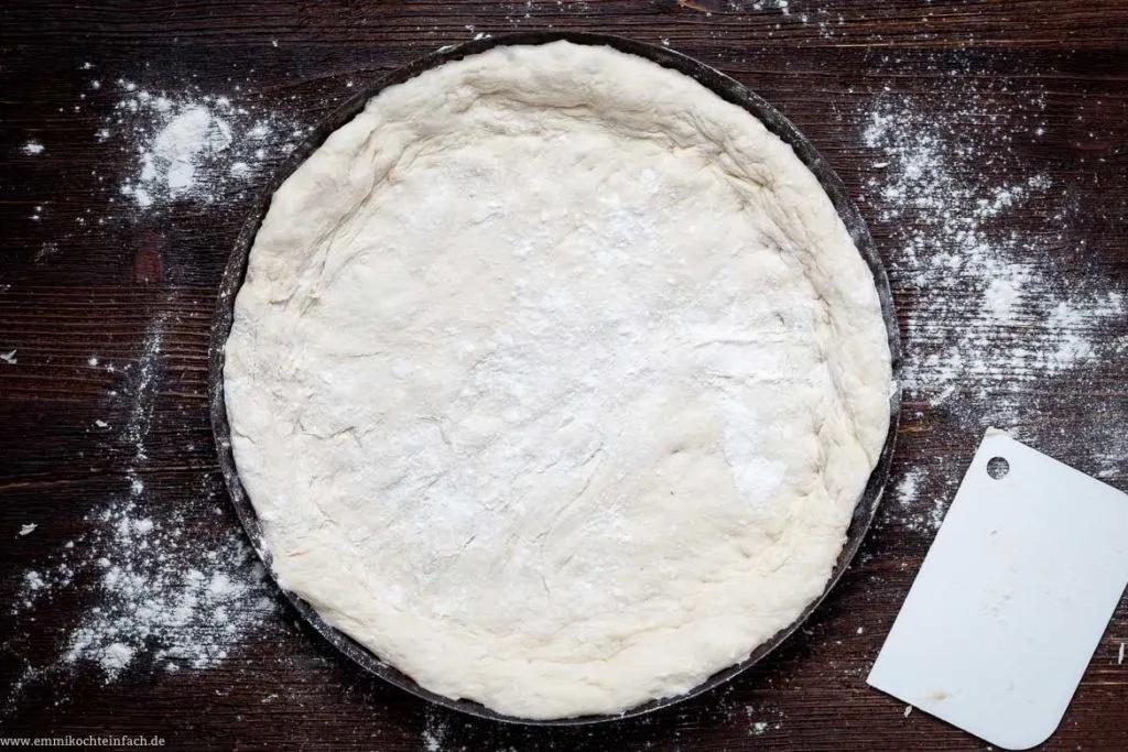 Einfacher Pizzateig ohne Kneten - Amerikanischer Teig - emmikochteinfach