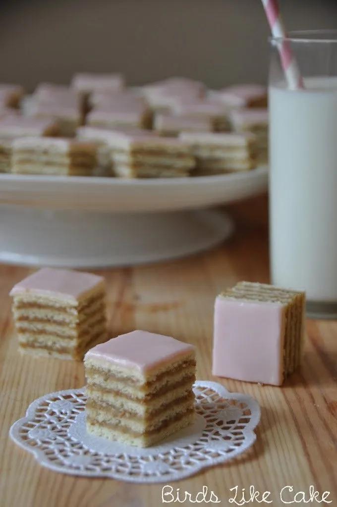 Rozen Torta ist eine klassische serbische &amp;quot;Kuchen&amp;quot;, welche jedoch in kl ...